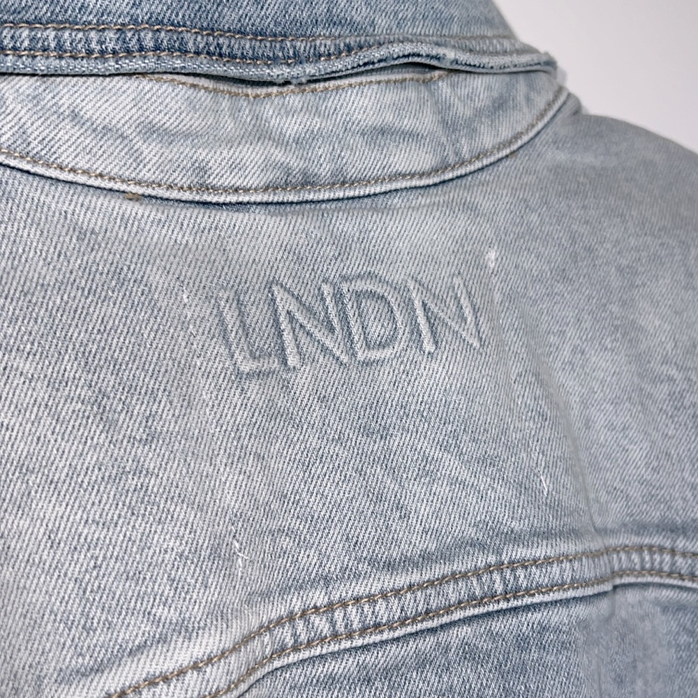 NWT LNDN Landon Denim Distressed Denim Jacket - Sun Wash - Picture 5 of 6